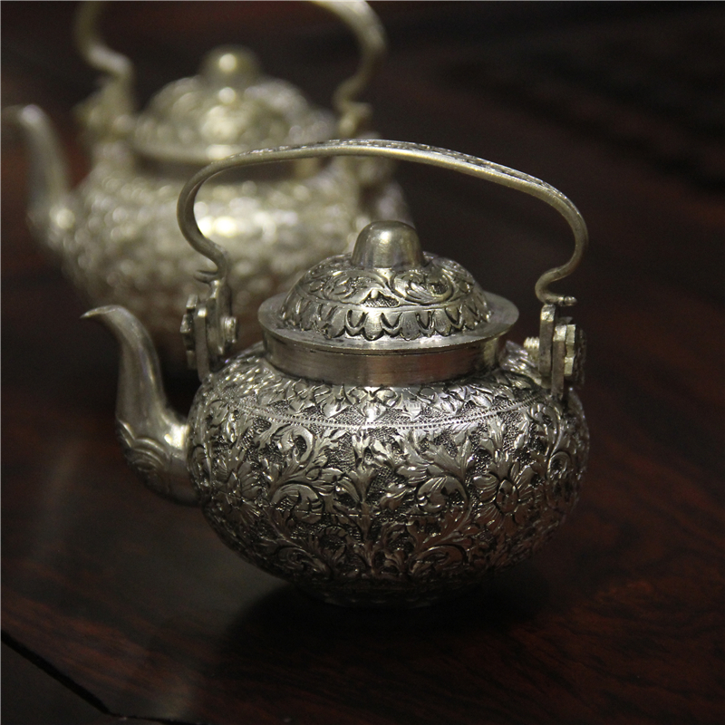 柬埔寨 银质雕花小茶壶